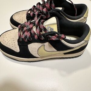 Stylish Women's Sneakers in Black and Cream